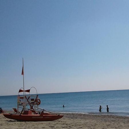 Larte Al Mare Vicino Spiaggia Con Ac E Wifi Apartment Savona Bagian luar foto