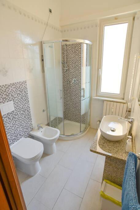 Larte Al Mare Vicino Spiaggia Con Ac E Wifi Apartment Savona Bagian luar foto
