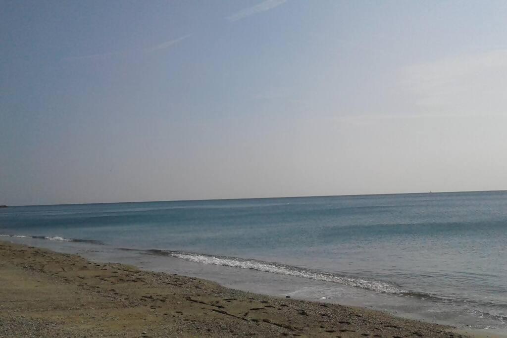 Larte Al Mare Vicino Spiaggia Con Ac E Wifi Apartment Savona Bagian luar foto