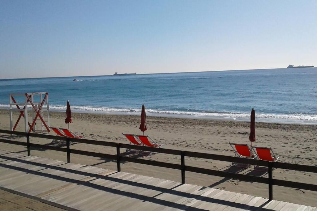 Larte Al Mare Vicino Spiaggia Con Ac E Wifi Apartment Savona Bagian luar foto