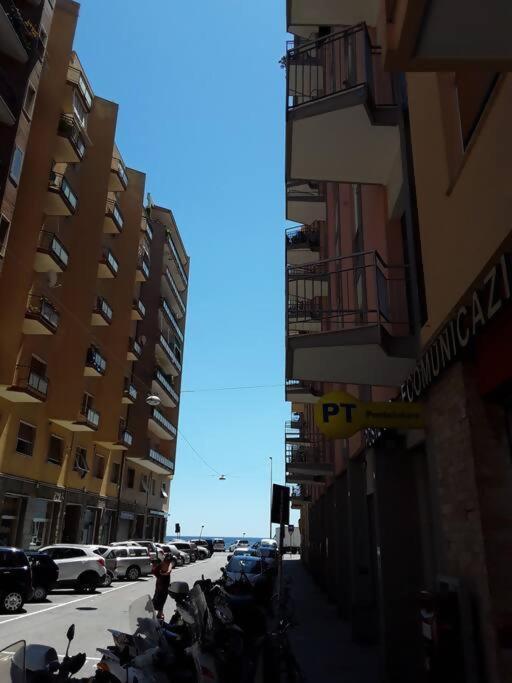 Larte Al Mare Vicino Spiaggia Con Ac E Wifi Apartment Savona Bagian luar foto