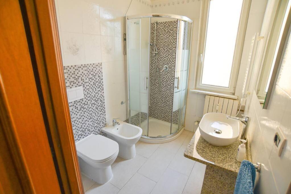 Larte Al Mare Vicino Spiaggia Con Ac E Wifi Apartment Savona Bagian luar foto