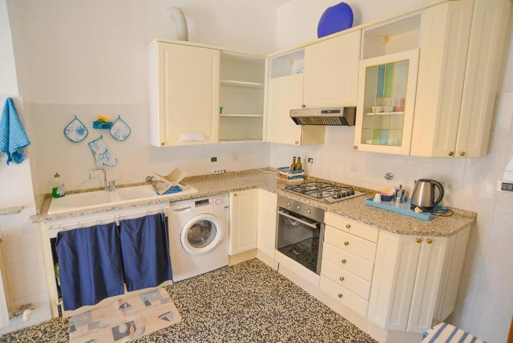 Larte Al Mare Vicino Spiaggia Con Ac E Wifi Apartment Savona Bagian luar foto
